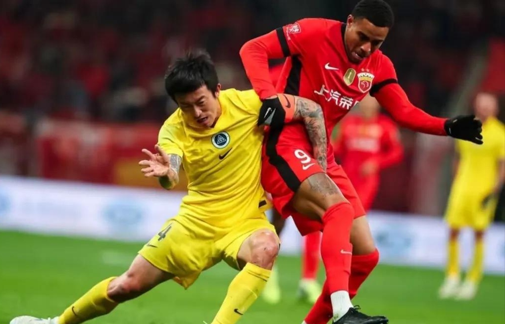 爱游戏官网-山东泰山客场逼平对手，难舍难分的简单介绍