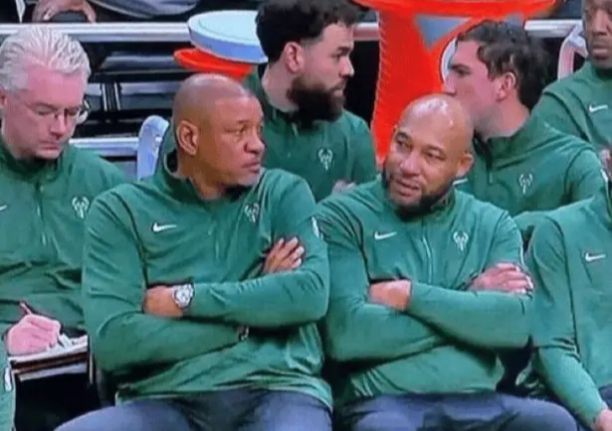 爵士队客场失利，雄鹿队力压对手