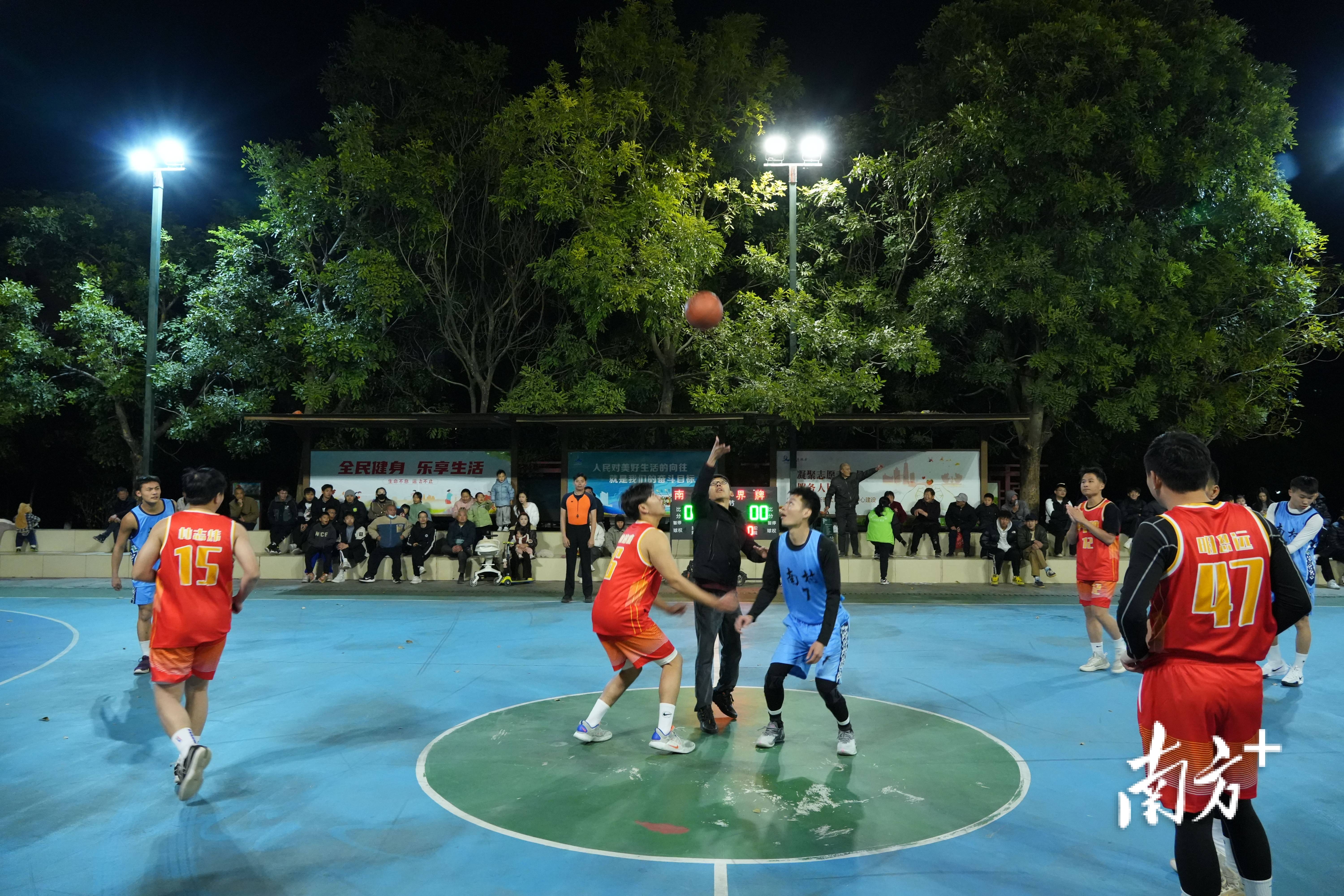 黄队在篮球比赛中取得了炫目胜利