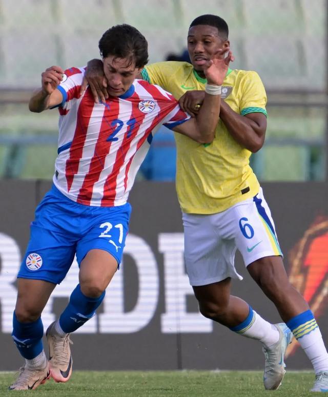 包含南美球队在世界杯预选赛中击败对手，实现三连胜的词条