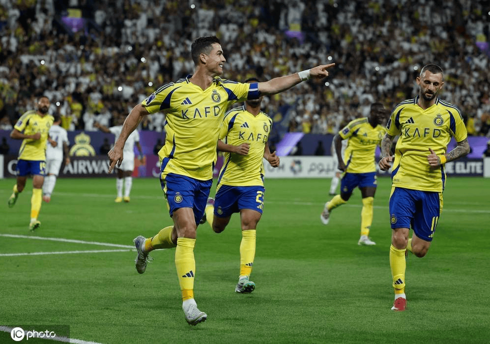 爱游戏入口-关于精彩进球连连，球队豪取胜利的信息