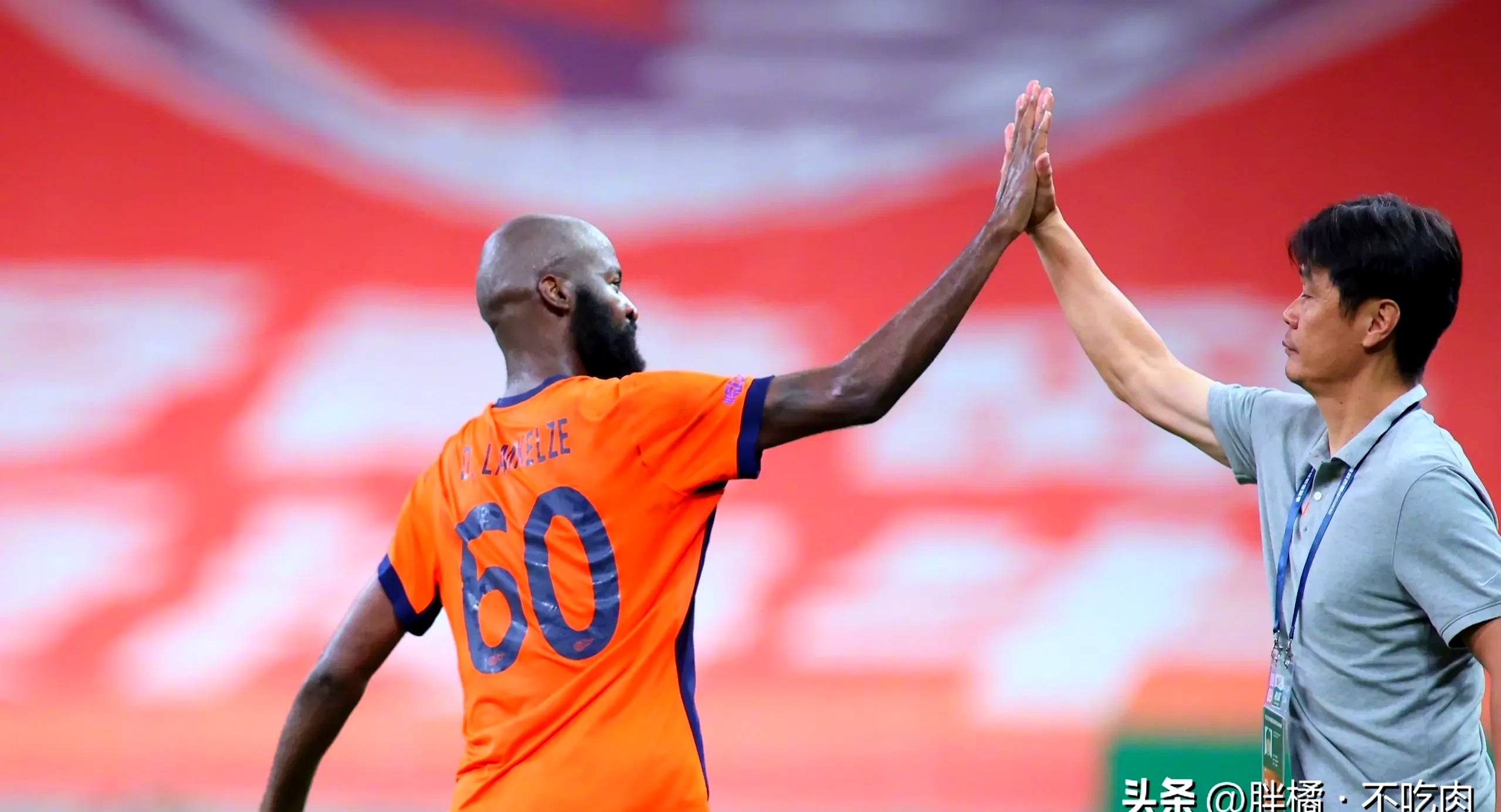 爱游戏体育链接-关于山东队在关键时刻表现精彩，赢得比赛的信息