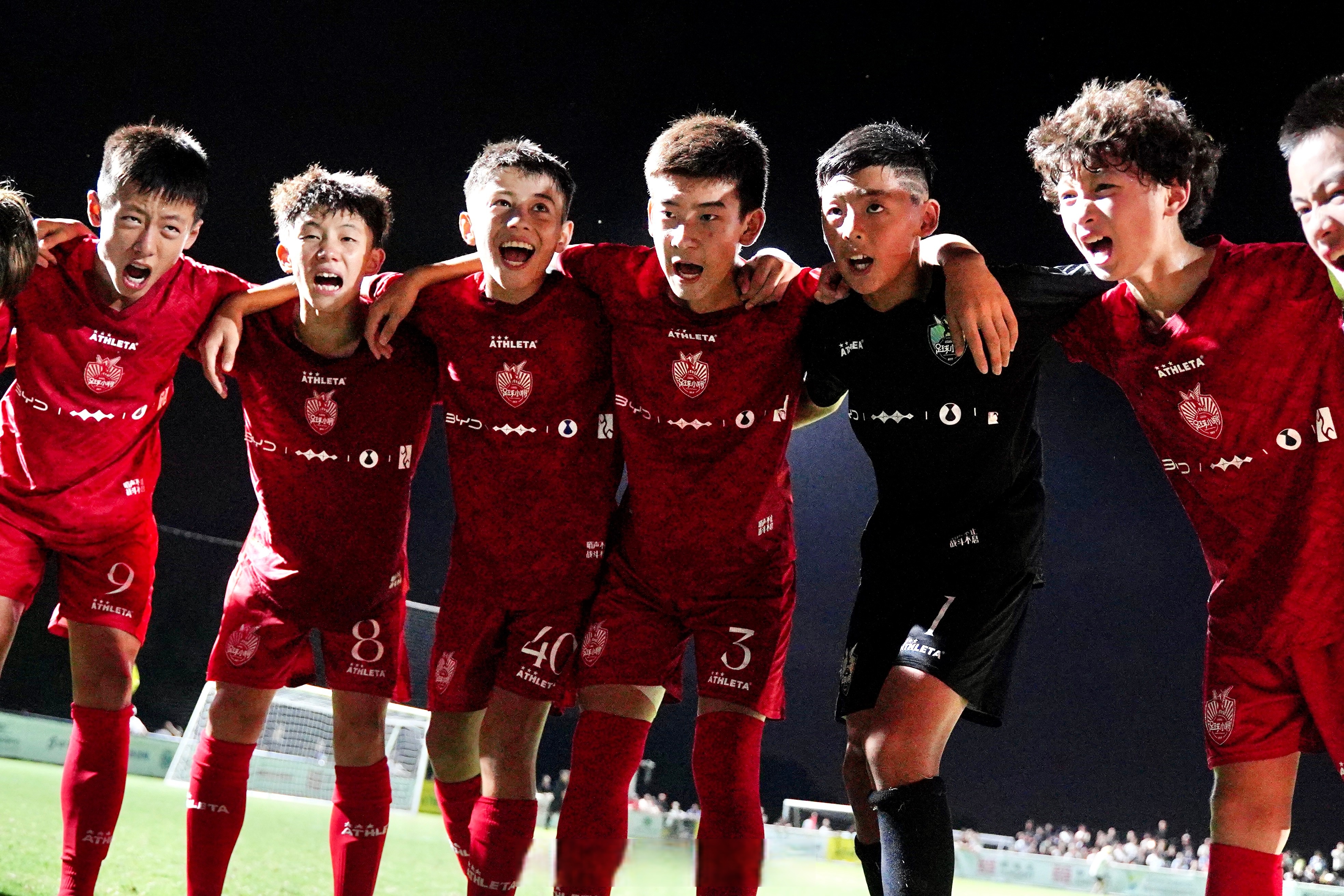 关于国内足球联赛实力均衡，球场竞技剧情不断变幻的信息