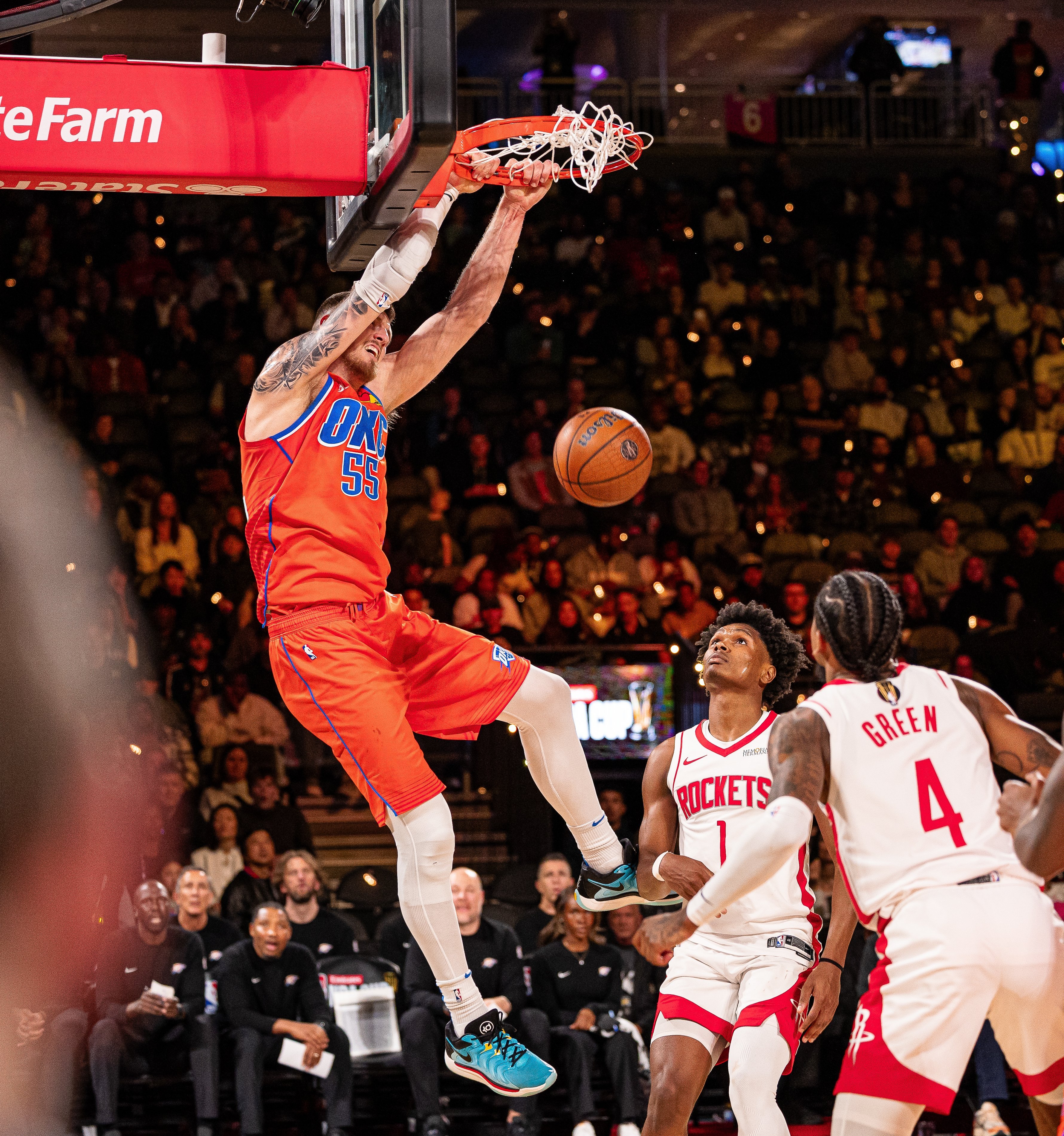 战至最后一秒:篮球半决赛紧张激烈的简单介绍 战至最后一秒:篮球半决赛紧张激烈的简单介绍