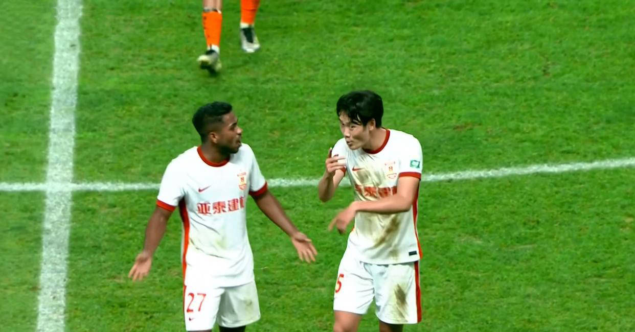 包含长春亚泰战胜北京人和,取得宝贵胜利的词条 包含长春亚泰战胜北京人和,取得宝贵胜利的词条