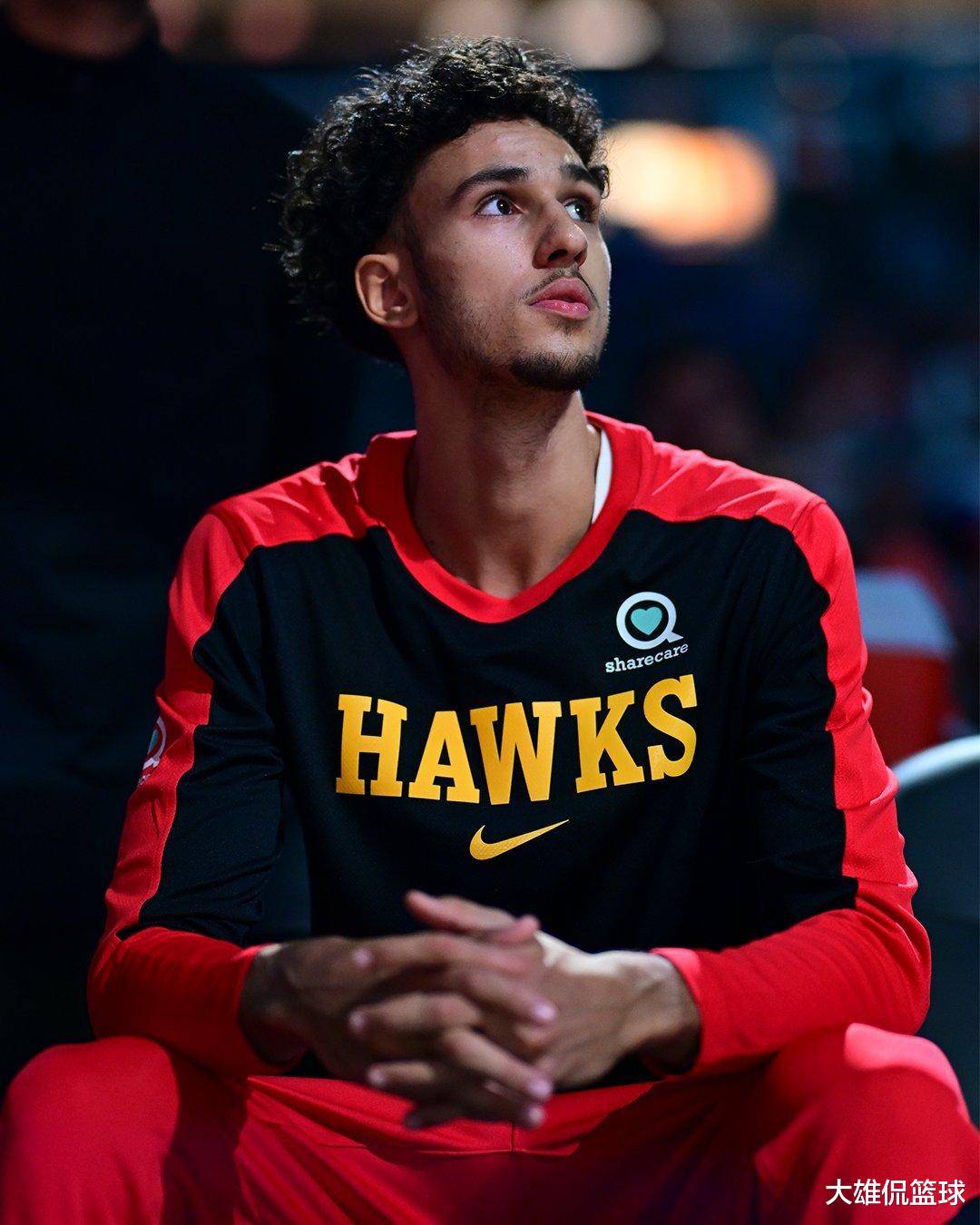 爱游戏官网-老鹰队的年轻球员展现出色潜力