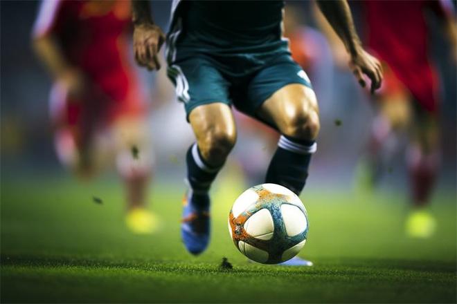 爱游戏官网-包含真刀真枪，足球赛场上队伍拼力嚎叫，斗志昂扬！的词条